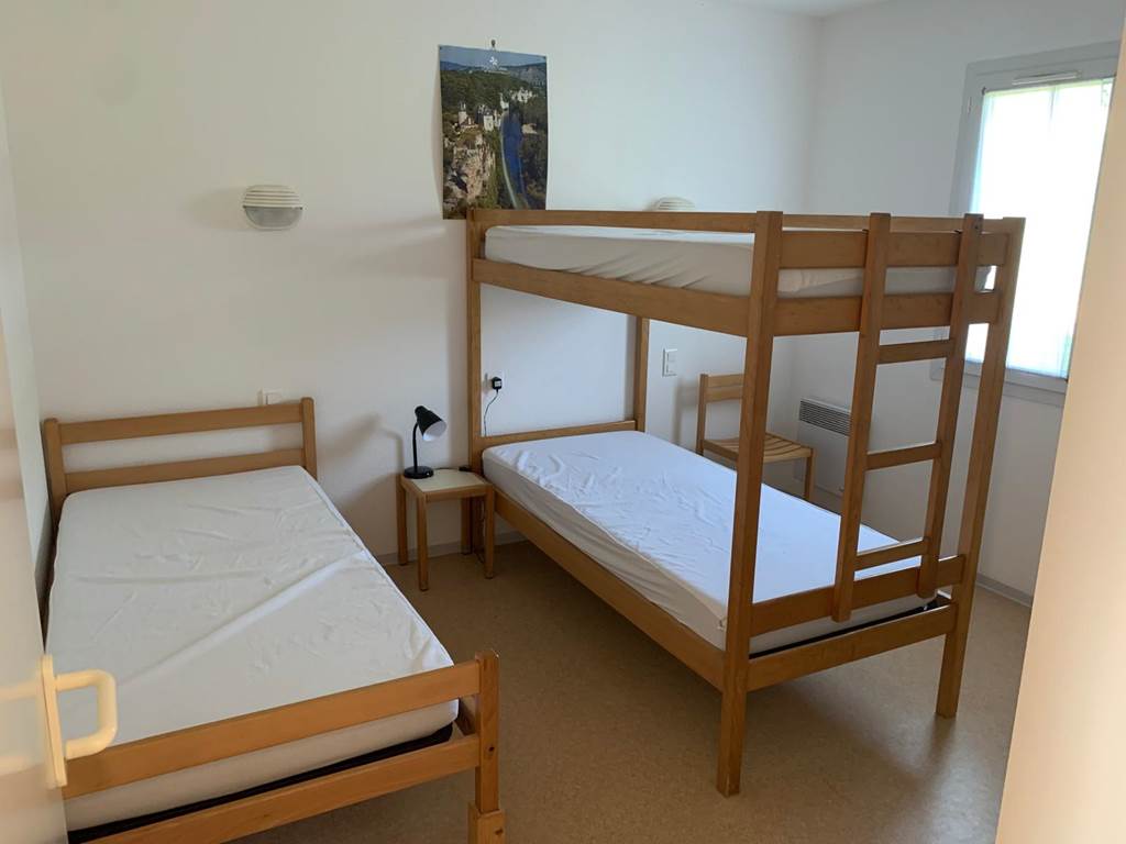 lepetitbois46_Leyme_Family+ PMR_chambre triple_Gîte 22