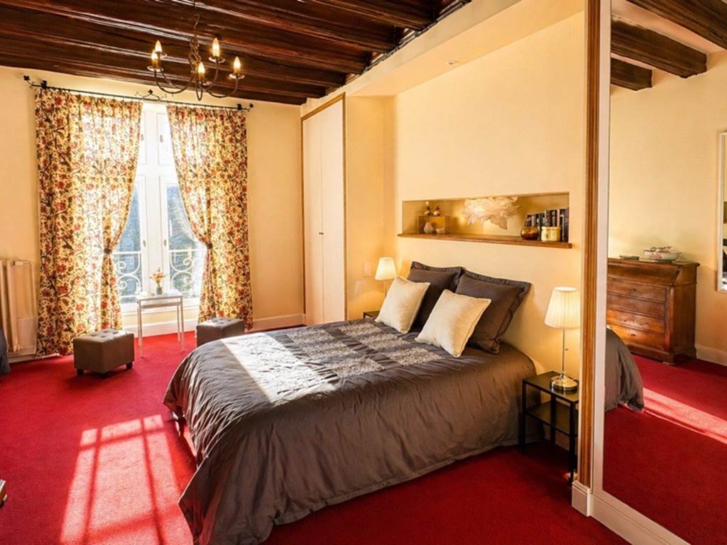 gite-deux-couronnes-chinon-chambre lit double
