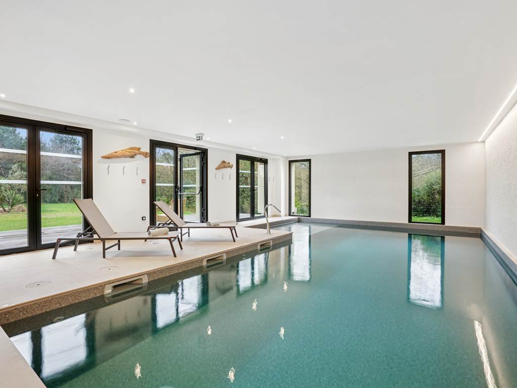 hotel-spa-arradon-piscine-interieure-chauffee