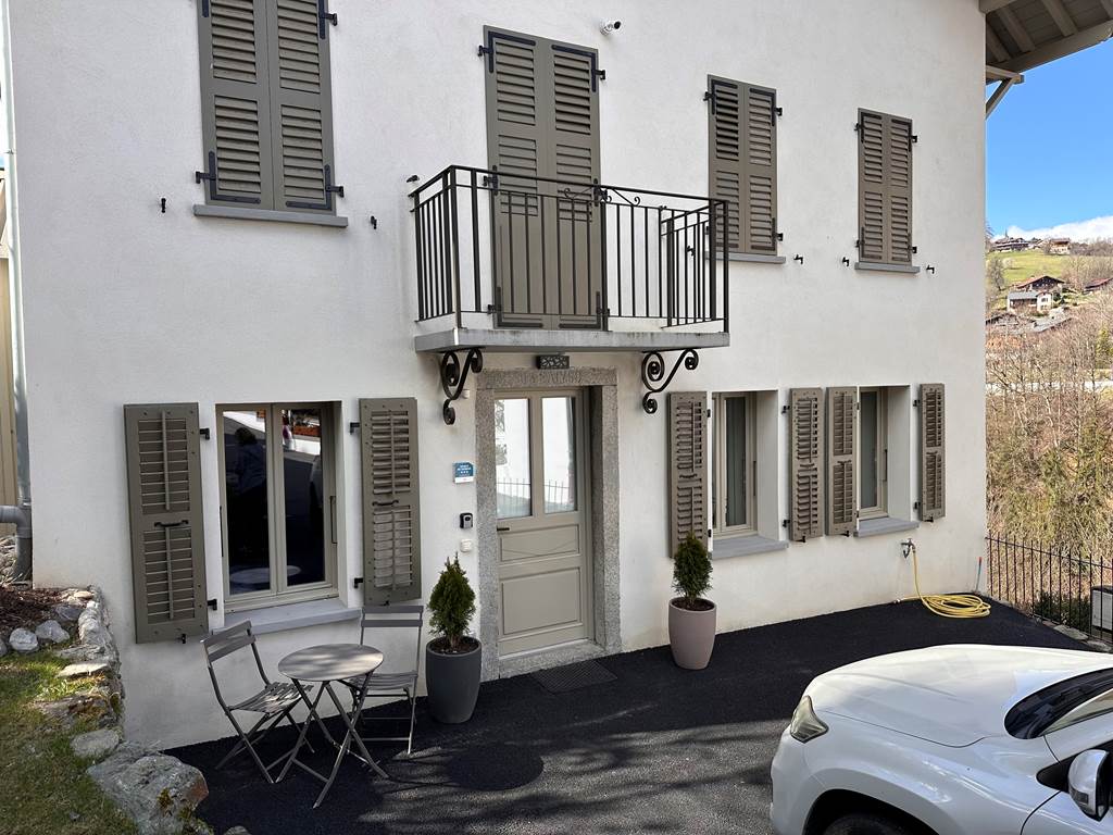 Entrée appartement et parking