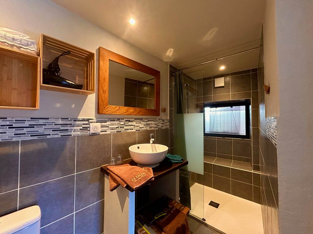 la calade chambres d'hotes et espace bien être ardèche salle de bain chambre lin