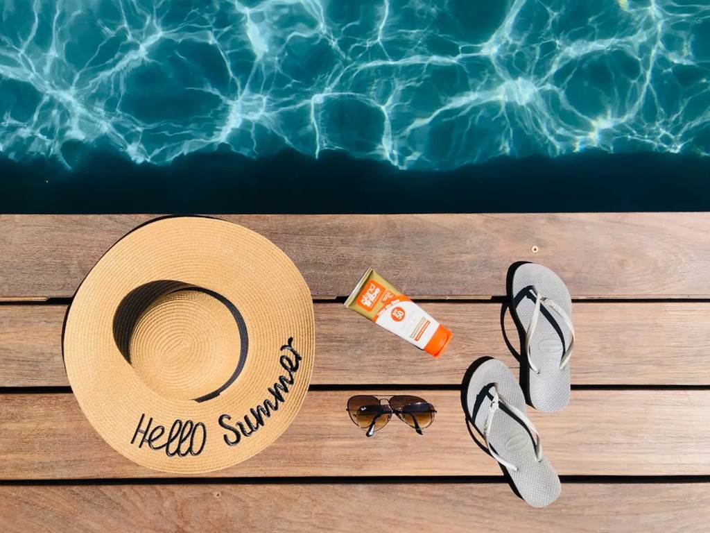 Baignade rafraîchissante sous le soleil provençal dans notre villa à Istres