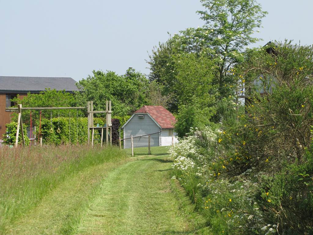 Jardin d'enfants vue de loin