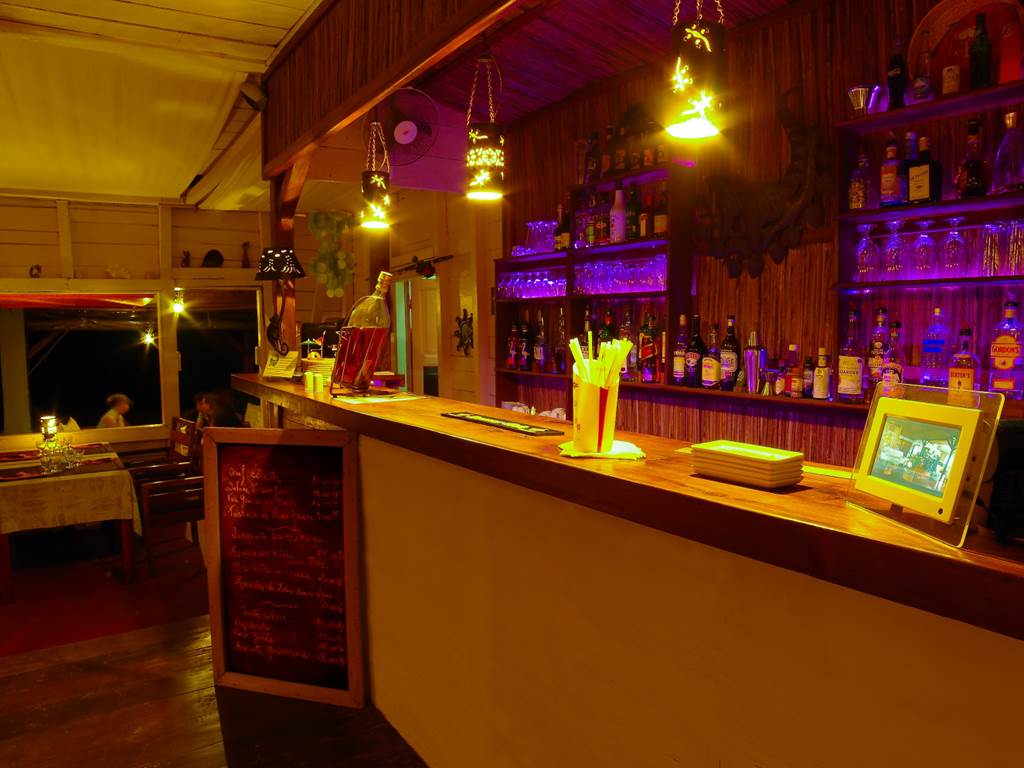 Bar à cocktail chez Idylle Beach Nosy Bora MADAGASCAR