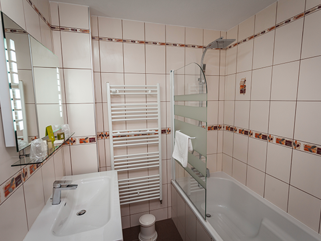 Hostellerie du grand duc salle de bain