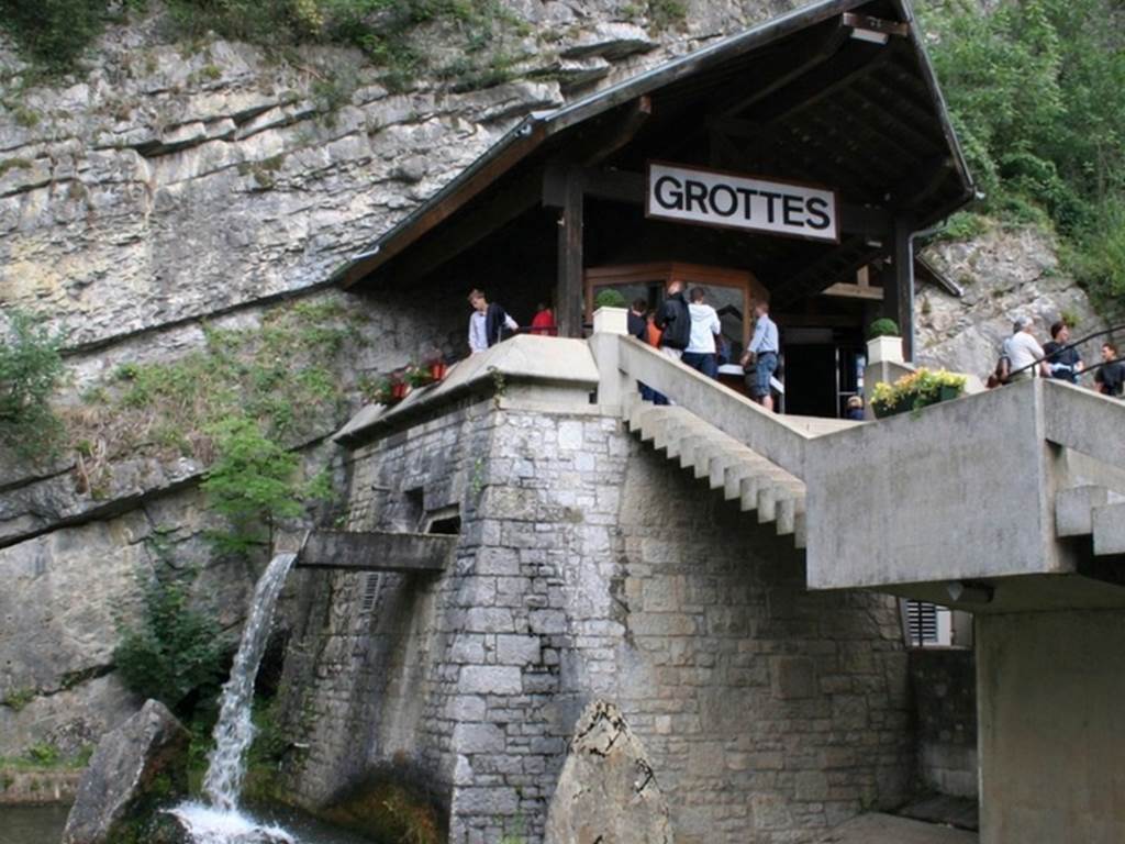 Les Grottes de Remouchamps, la plus longue navigation souterraine d'Europe