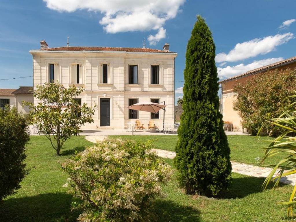 Maison de Jean, chambres d'hôtes de charme en Blaye Côtes de Bordeaux , Château Haut Bourcier