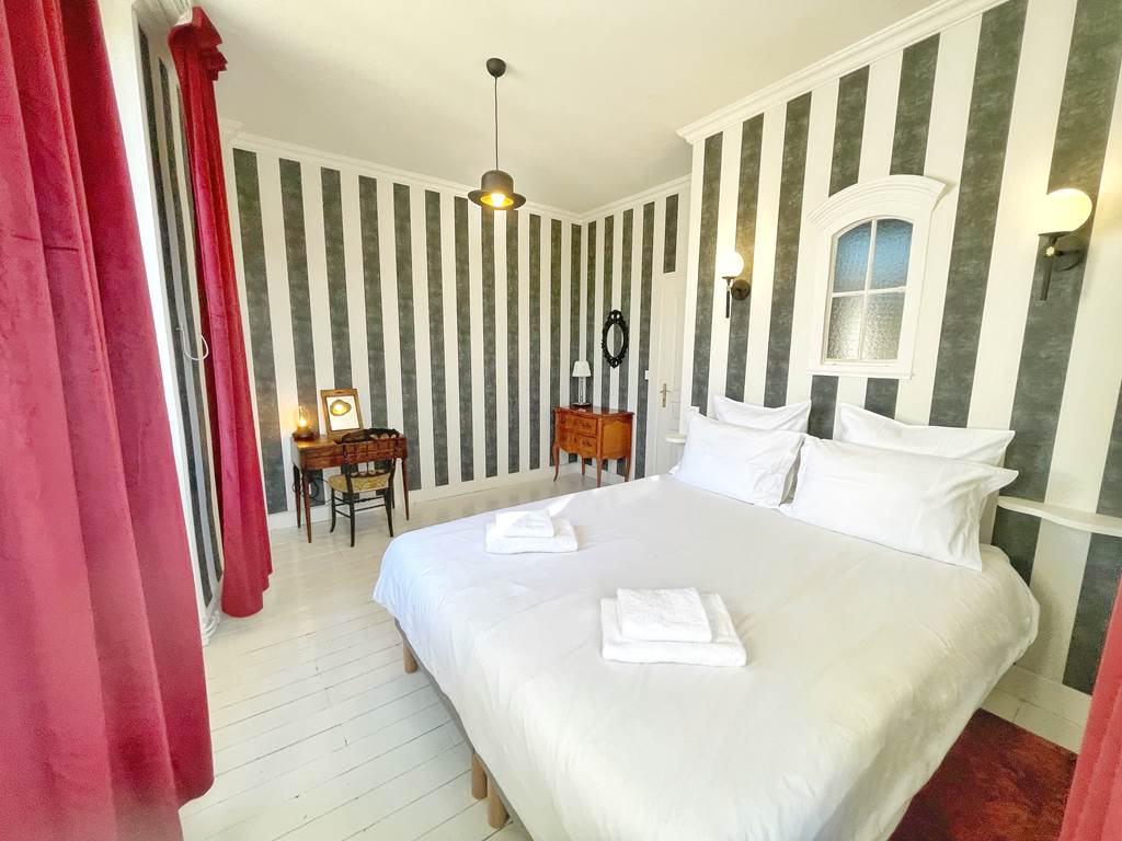 La Maison Voyage 41 - vue ensemble chambre deux personnes - Suite Familiale Magie