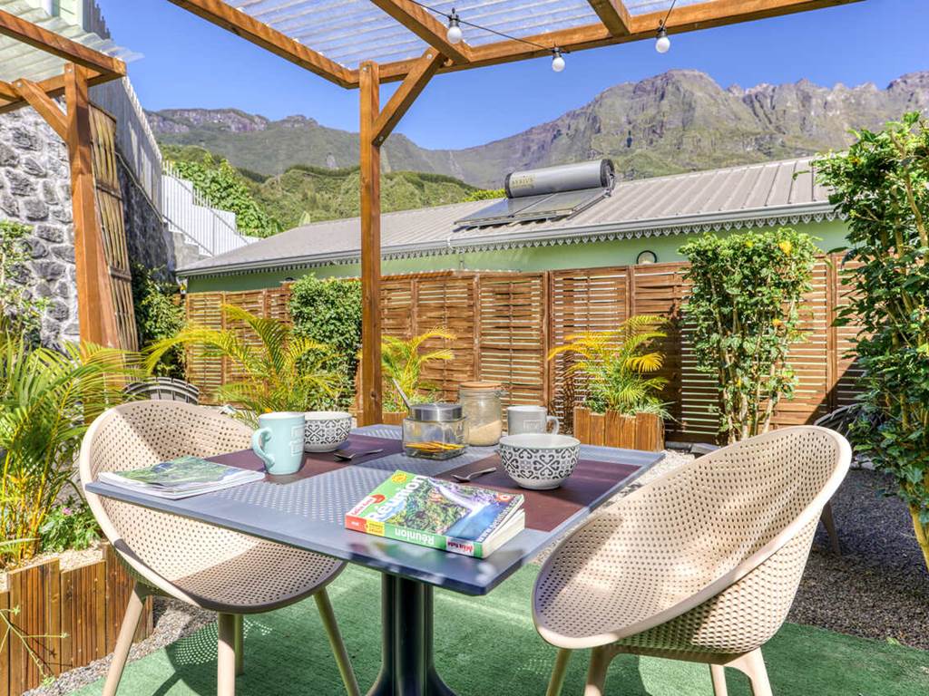 lacaze-salazie-exterieur-pause-detente-petit-dejeuner