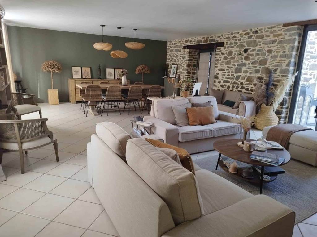 Salon salle à manger de la maison d'hôtes