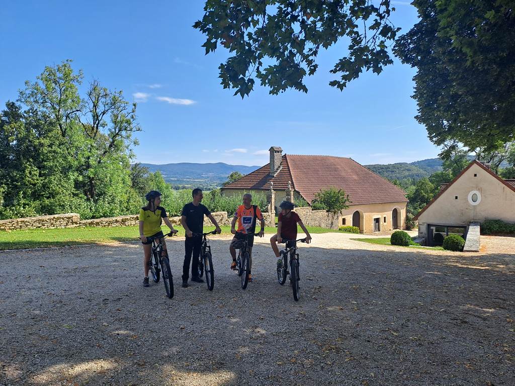 GîtedecharmeAnnecyHébergementGeneveChâteaudeMarignaLocationGîtepiscineruralSéjournaturehistoriqueJuraLocationvacancesmontagneskimedievalvélo