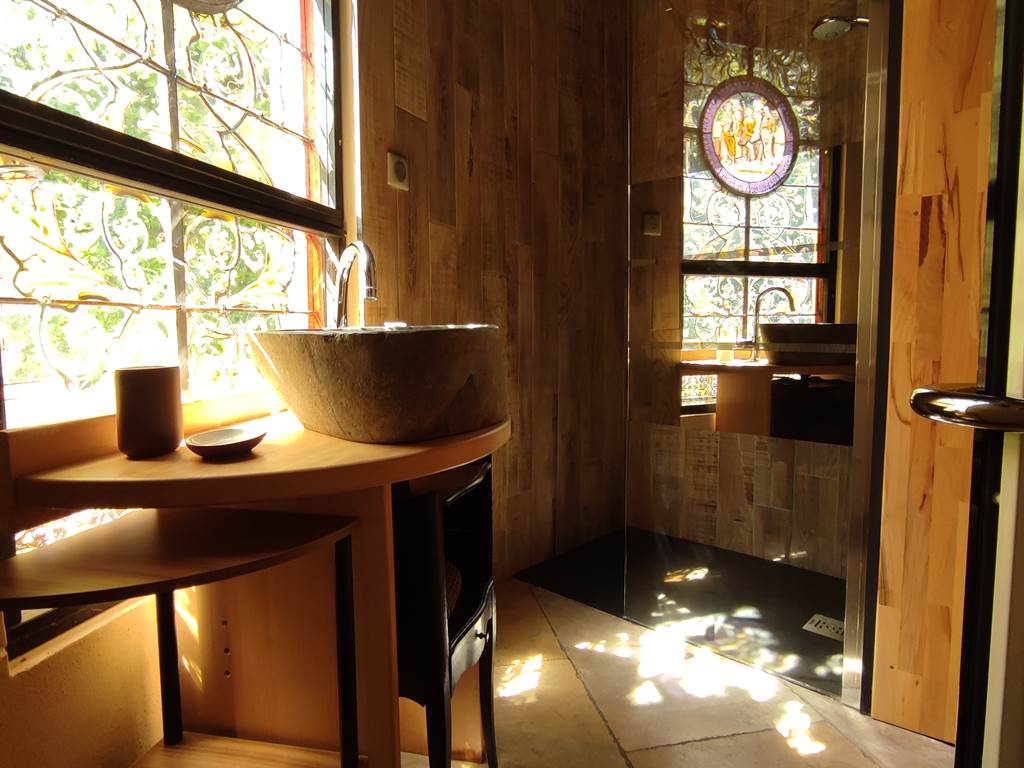 la-tour-des-touches-gite-savonnieres-salle d'eau douche