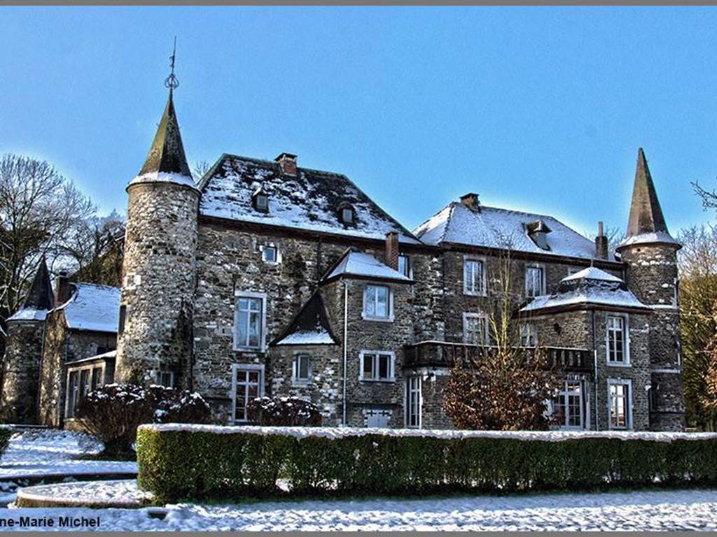 Le château du Vieux Fourneau à Hamoir devenu Administration Communale et Justice