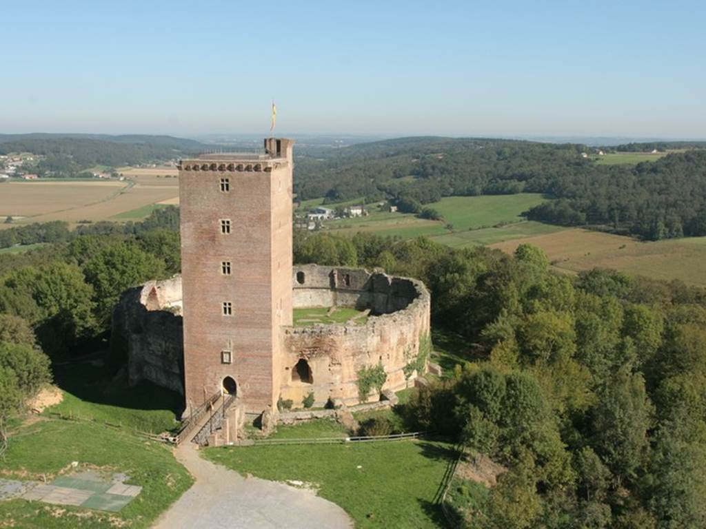 Château de Montaner - vue aérienne