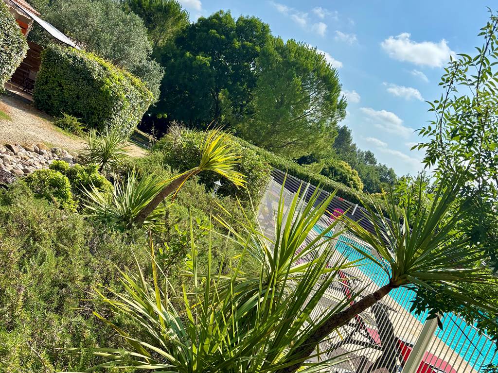 Les Mazets du Rouet - extérieur côté piscine