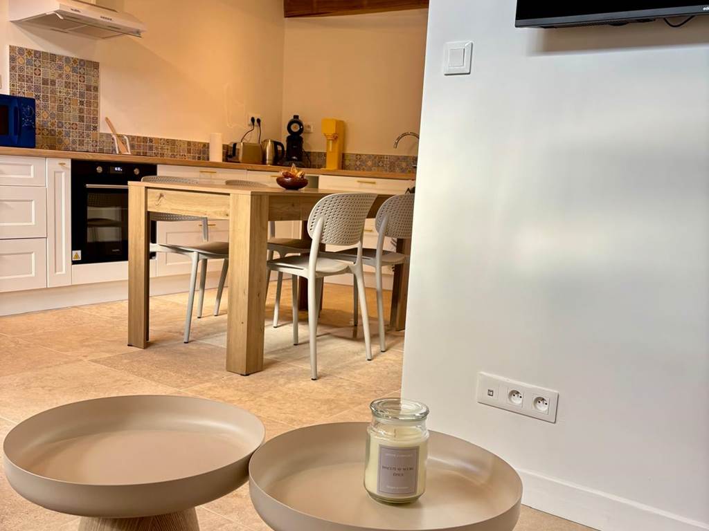 Rez de chaussée: Cuisine et Salon
