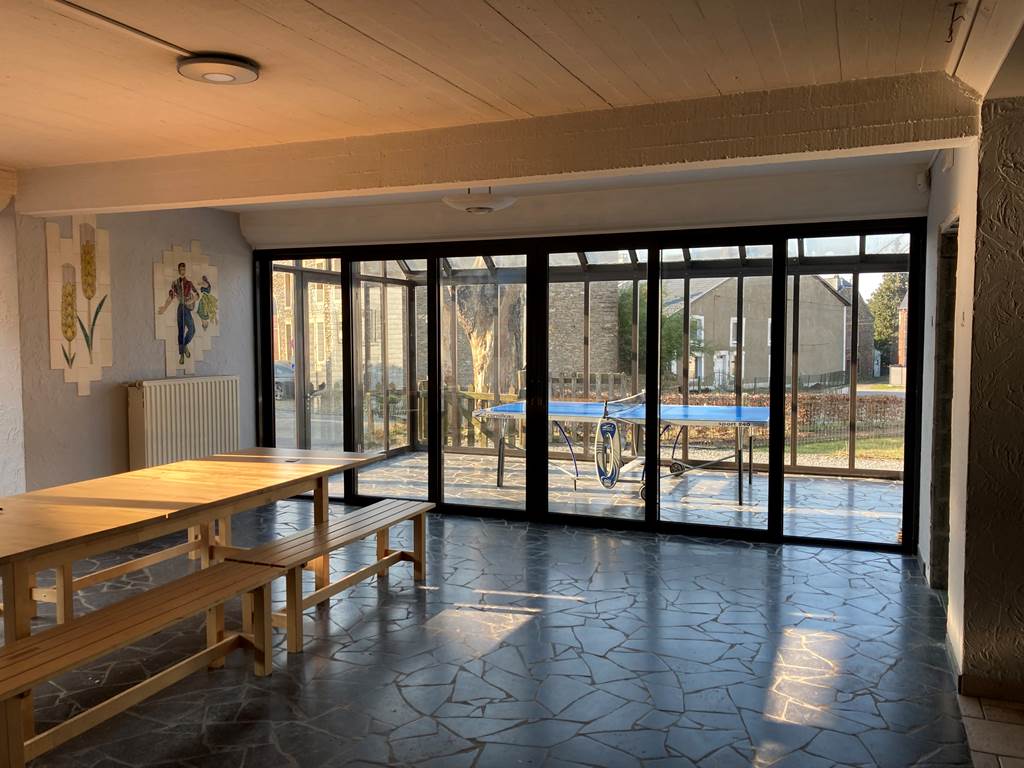 1.2. Rez-de-chaussée - une des 2 tables à manger