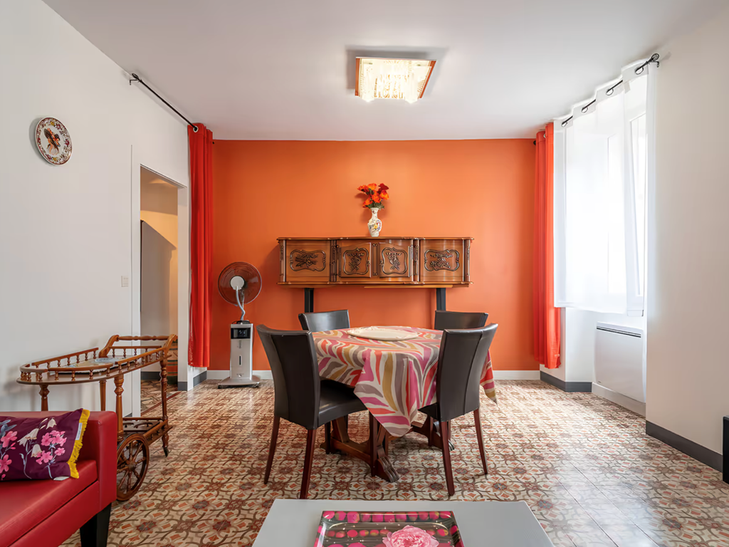 salle-a-manger-gite-authentique-decoration-olonzac