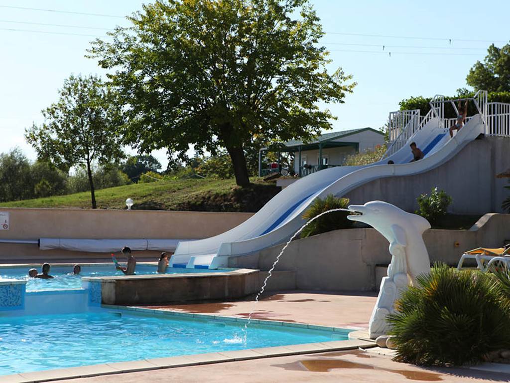 Piscine avec tobbogan gite ardèche