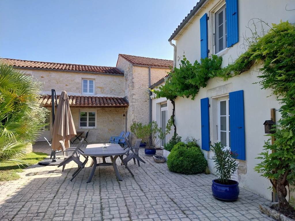 La Rochelle Lodge - Terrasse devant Maison