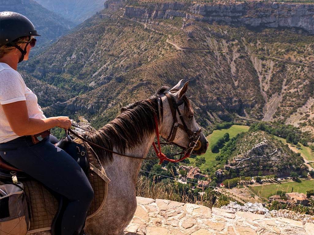 Balade à cheval aux belvédères du Cirque de Navacelle