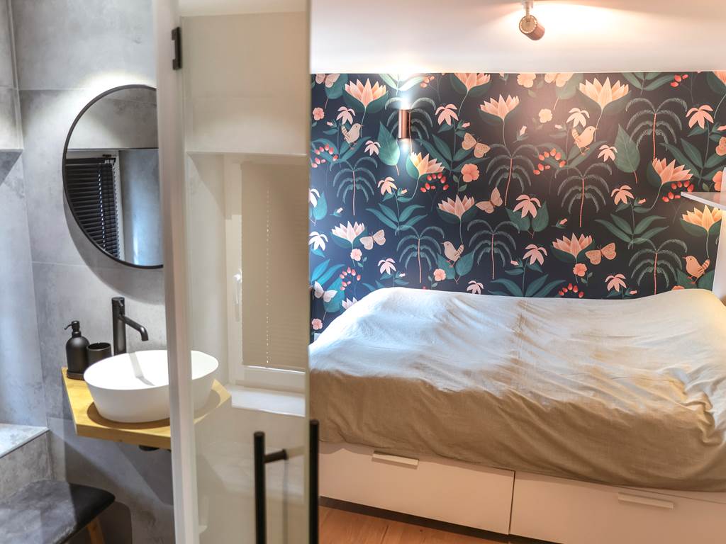 Gi^te Maud Neuprez. 10-25 BOOKING HD-76