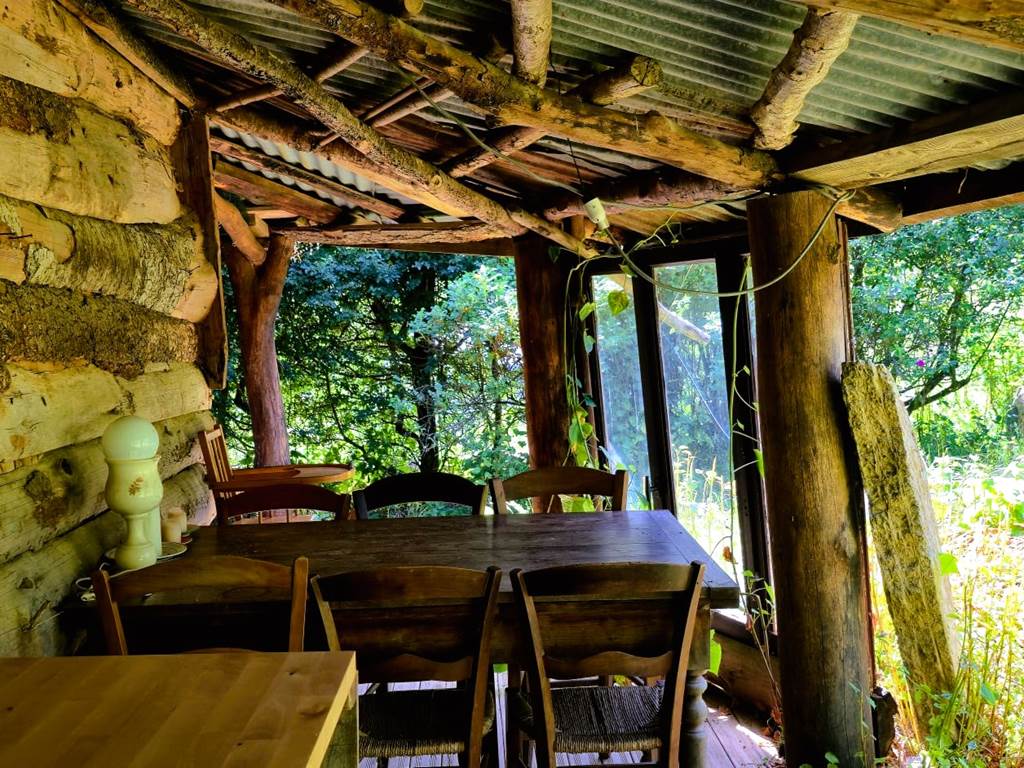 Coin repas de la cuisine d'été