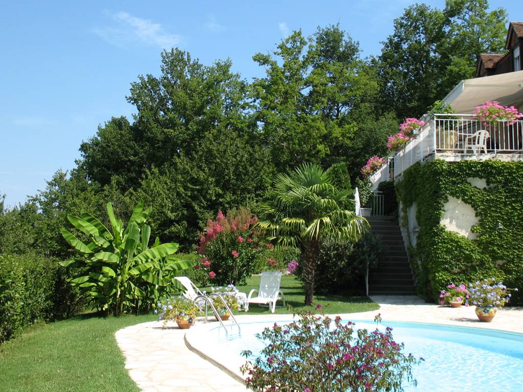 Villa Ric - terrasse vue vallée Dordogne - piscine chauffée