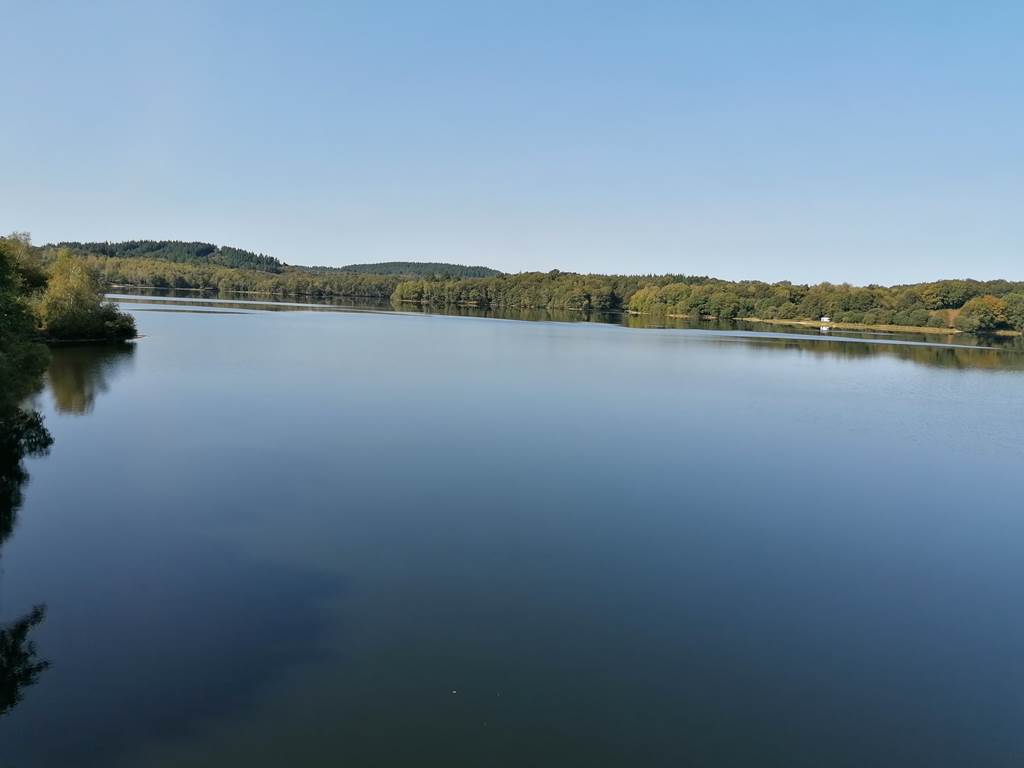 Lac de Saint Pardoux dans les Monts du Limousin - Gîte de la Chevêche