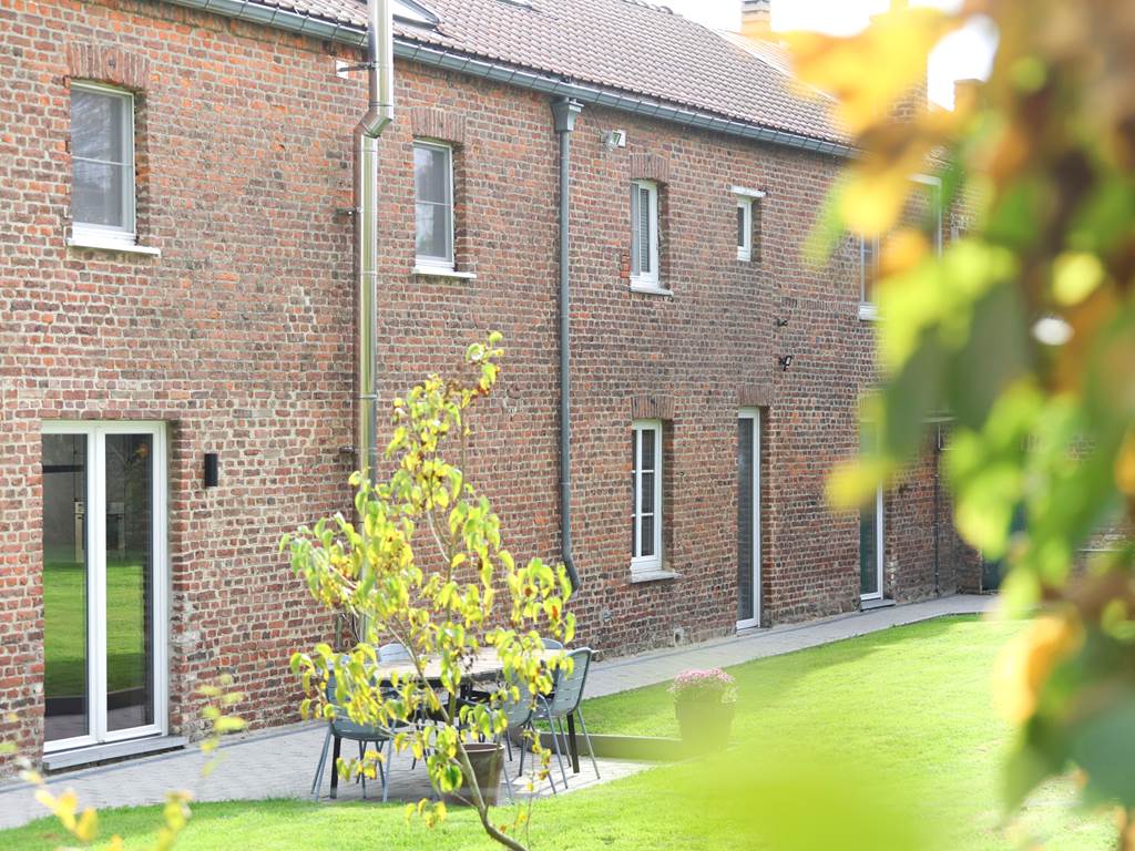 Gi^te Maud Neuprez. EXTERIEUR BOOKING HD-2