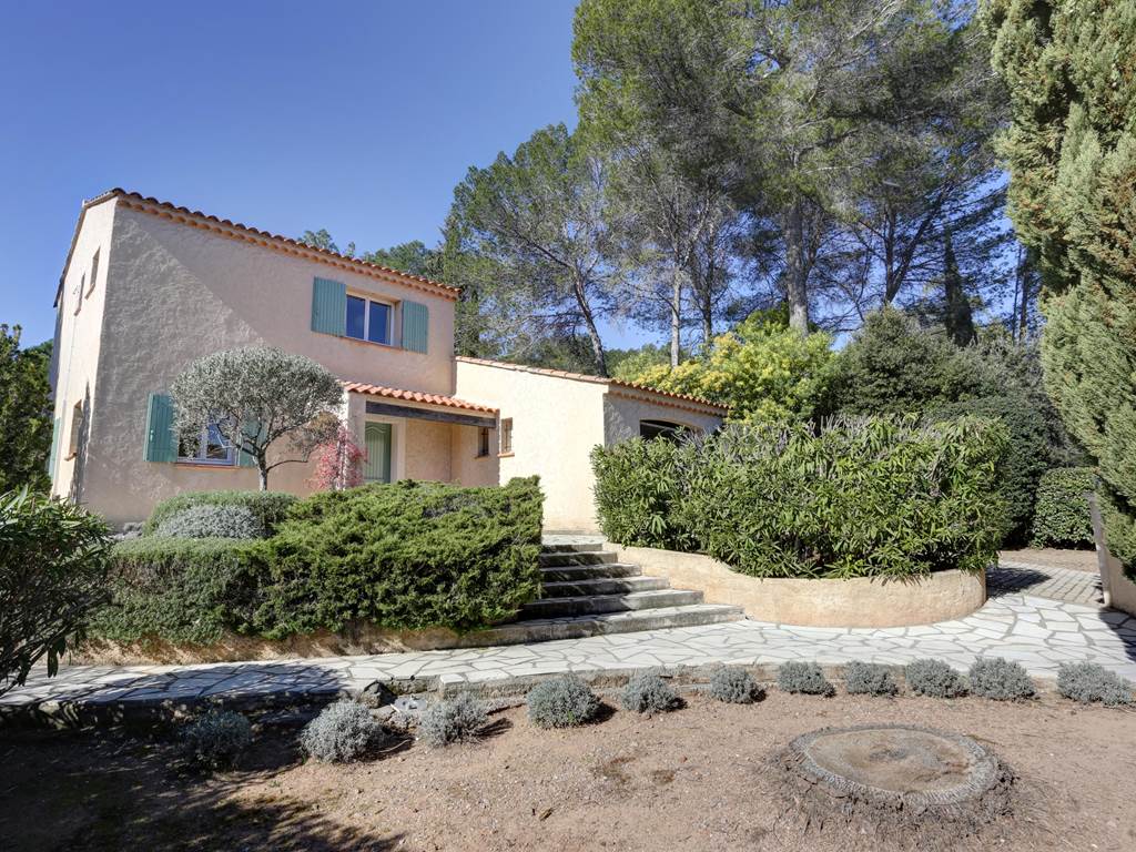 vue avant de la villa
