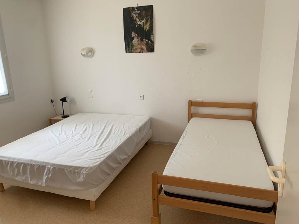 lepetitbois46_Leyme_gîte 21 MODERN PMR_chambre triple