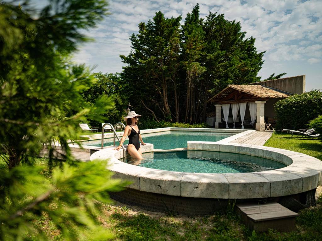 Maison d'hôtes - piscine et jacuzzi