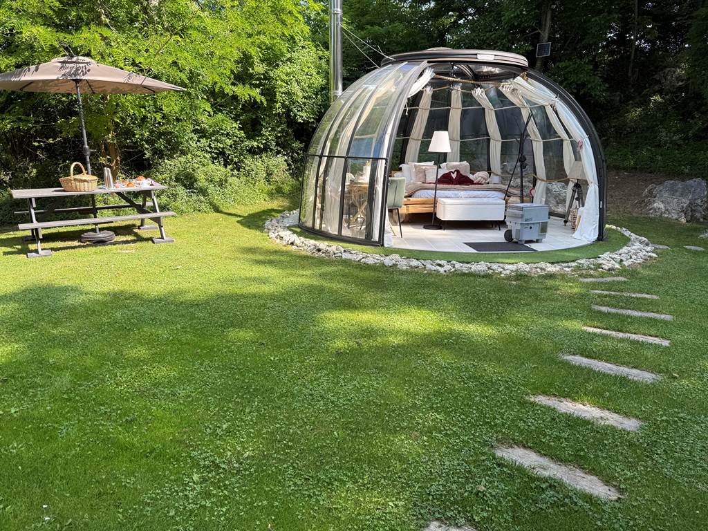 Escapade en amoureux dans une bulle avec spa privatif.
