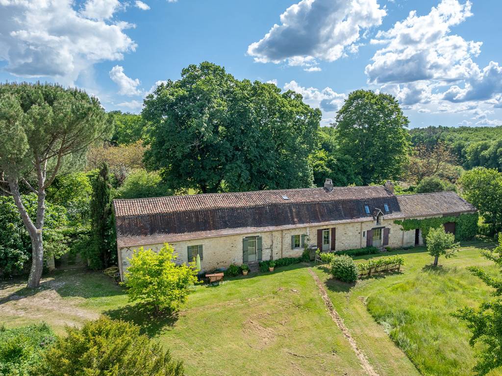 Domaine INYAQAB Cause de Clérans gîte et cabanes perchées crédit photo logadrone