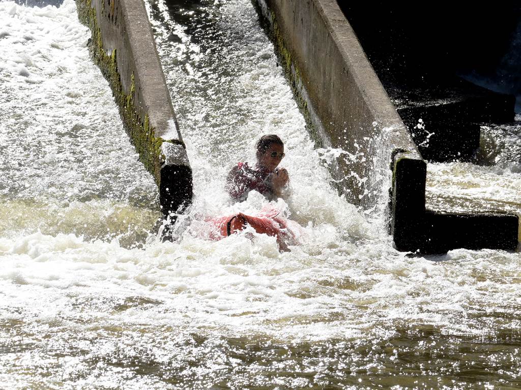 Passage du moulin des ondes en location de  canoe kayak dans les gorges de l'aveyron