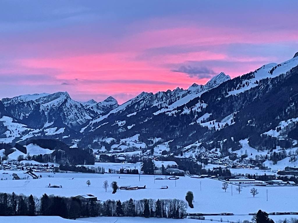coucher-de-soleil-vu -du -studo-hiver-neige-tranquillite-Suisse