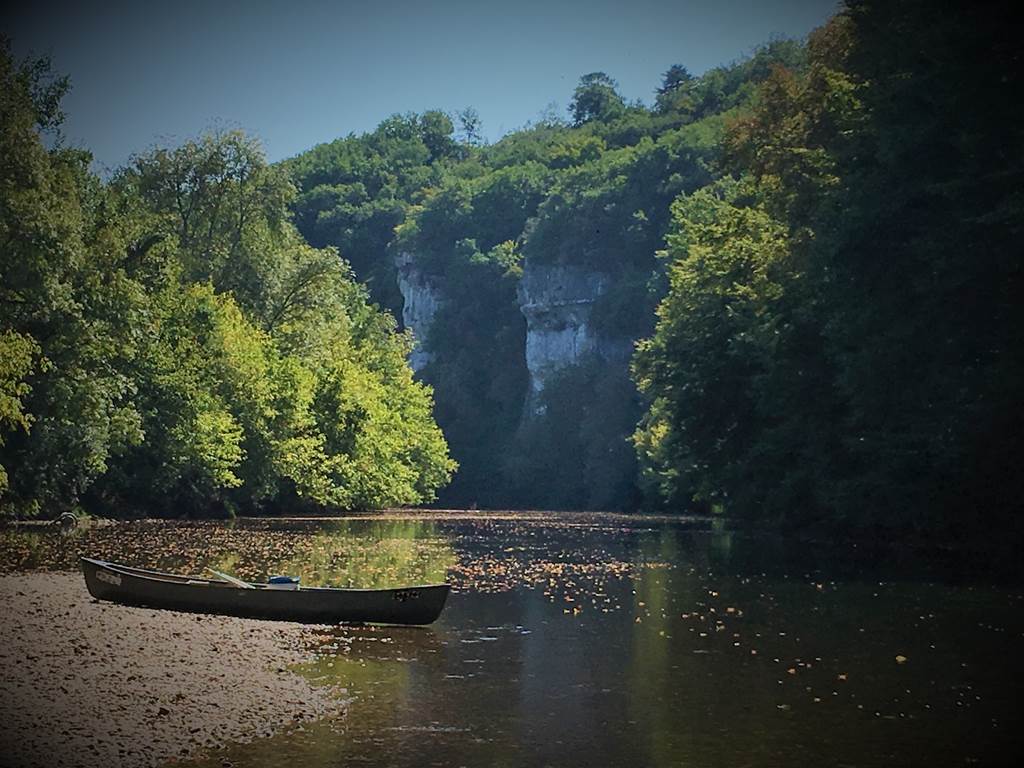 descente en canoë sur la Vézère, sauvage et tranquille