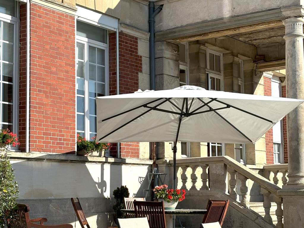 la terrasse plein Sud pour un bain de soleil