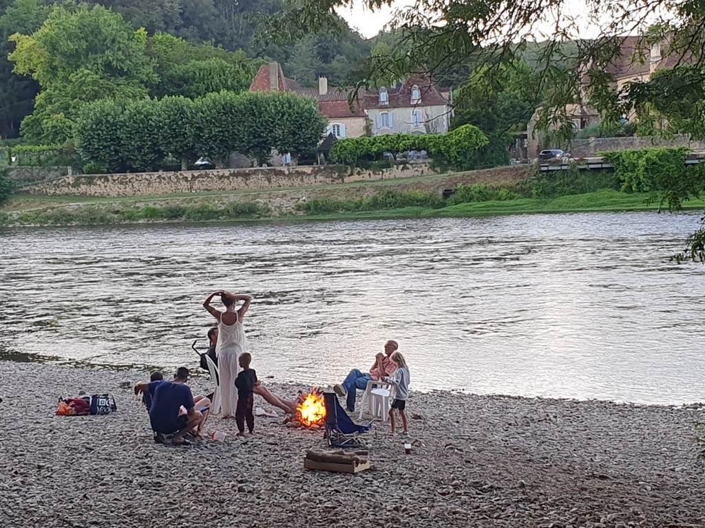 Pique-niquer à Limeuil au bord d'un feu