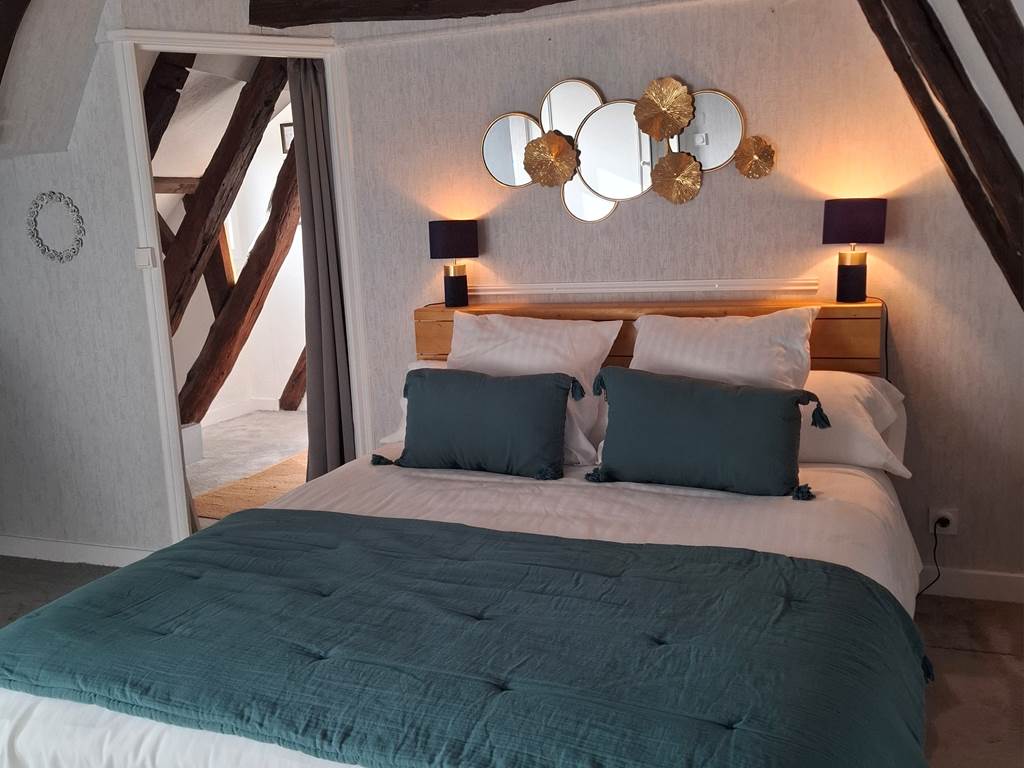 Maisond'hotes. Les charmes de sarlat. Chambre Tilleul