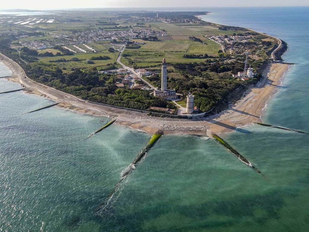 camping-phare-ile-drone