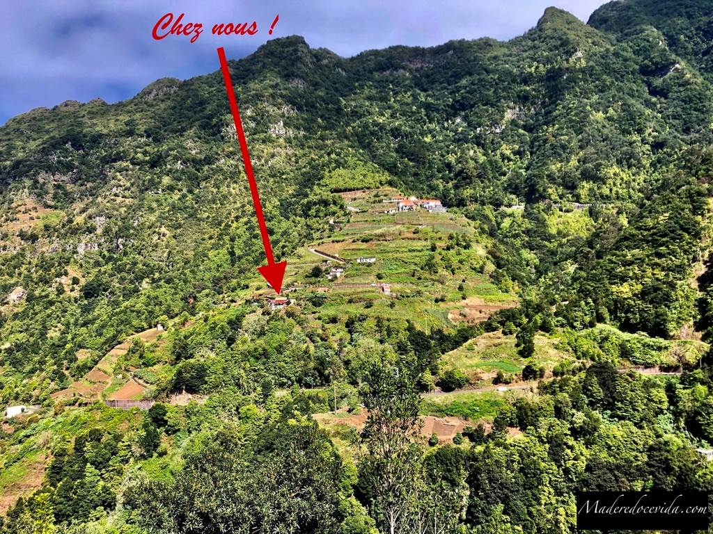 Maison vue de loin