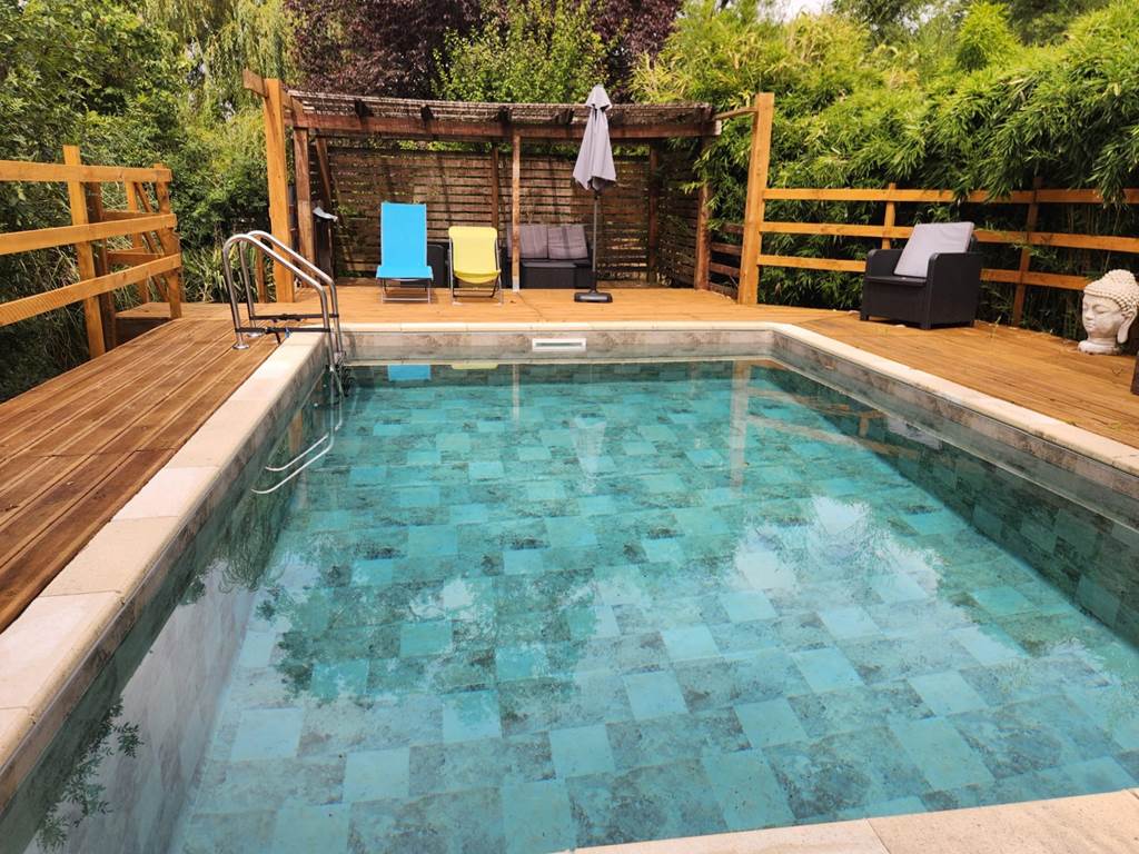 Piscine à l'ambiance exotique