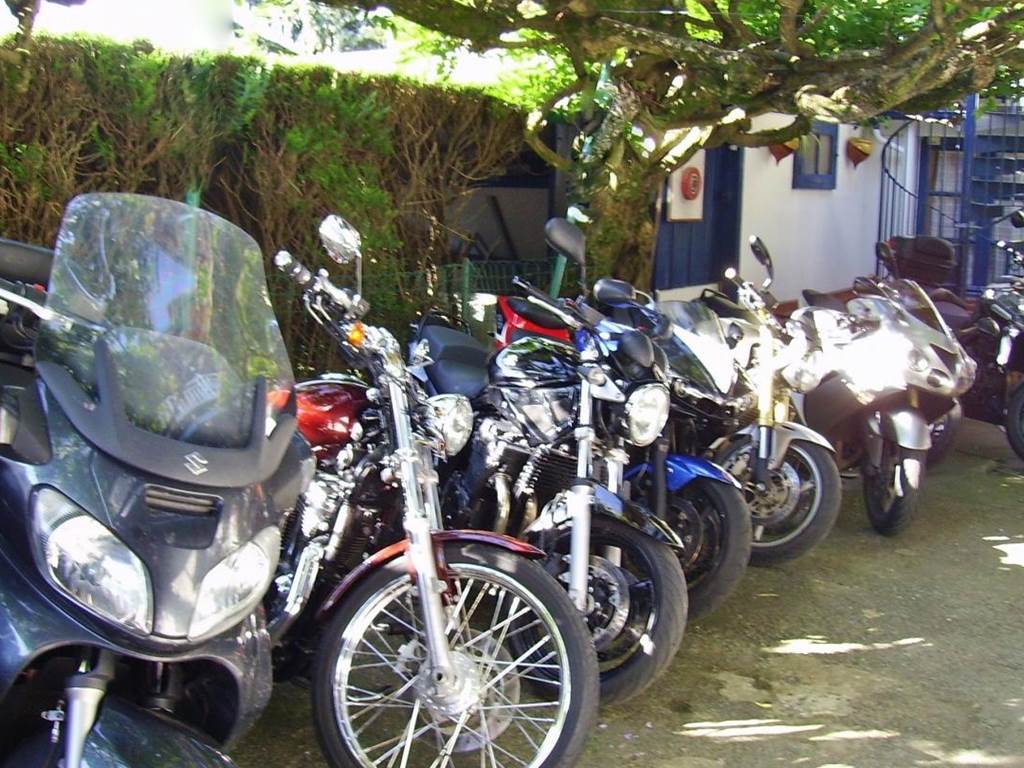 Hôtel du Clos Fleuri - Lourdes- parking motos