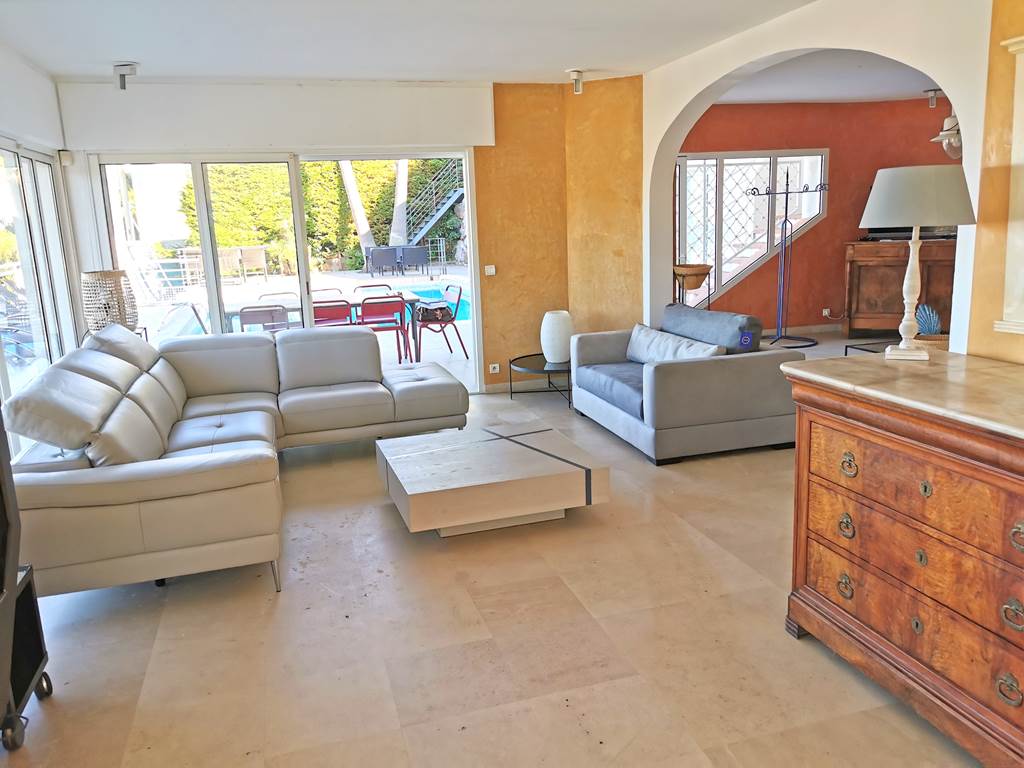 provence riviera location villa vue piscine  depuis living room