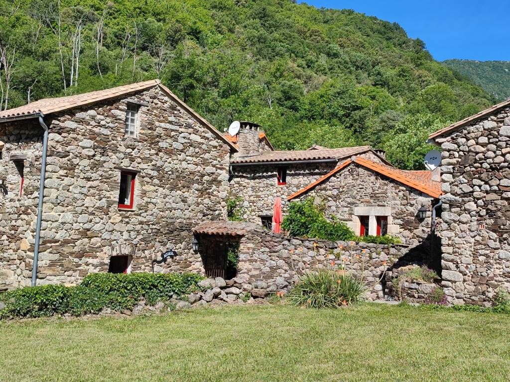 Vue d ensemble du Mas de Ribard