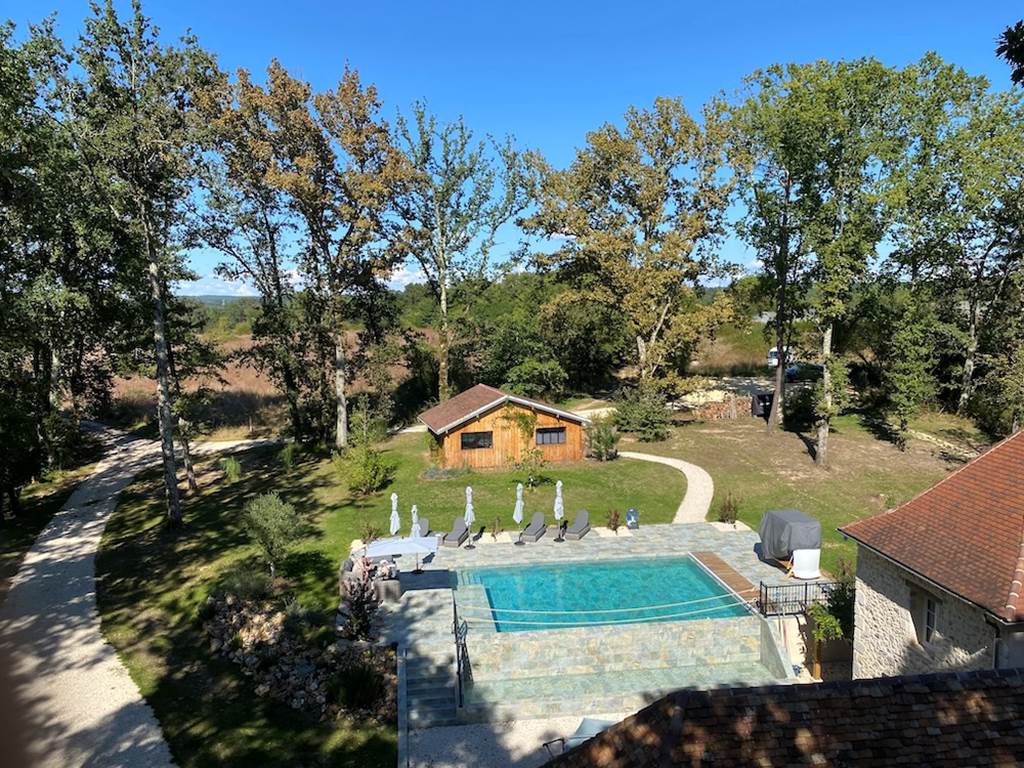 terrasse-piscine-salon-de-jardin-dordogne