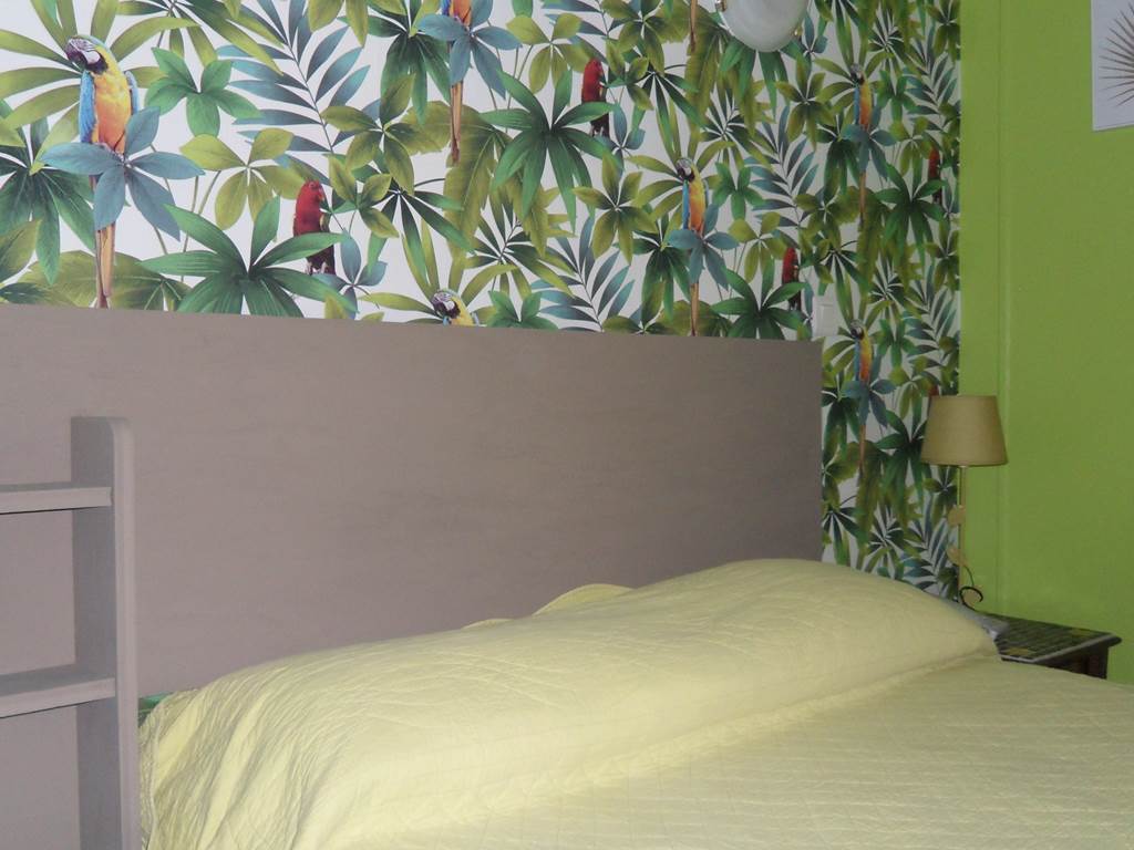 Chambre grand lit côté cour Paris 6