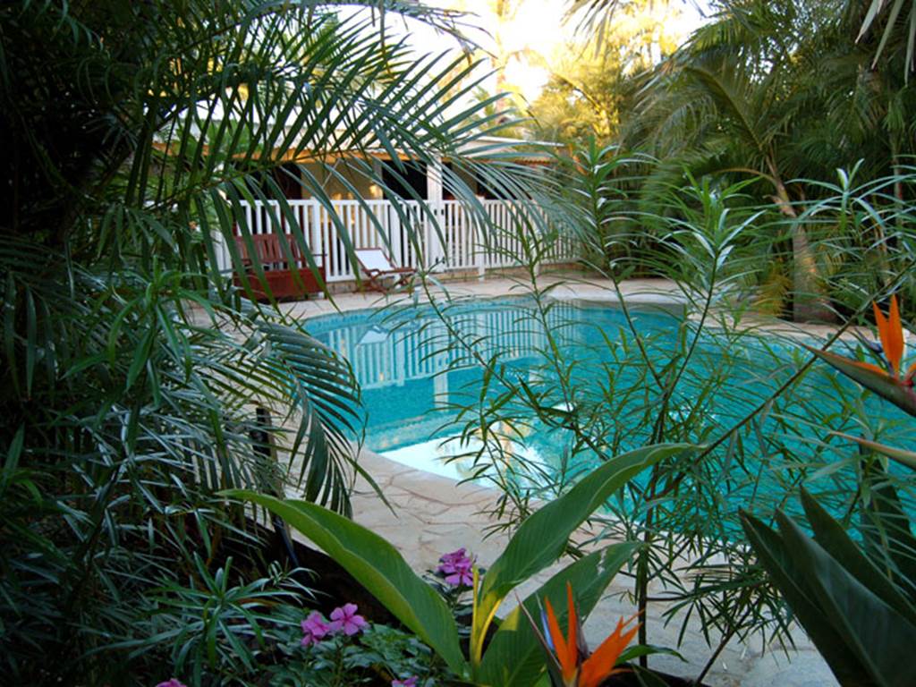 PISCINE AU COUCHER DE SOLEIL